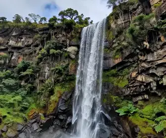 Descubra a Deslumbrante Cachoeira do Tabuleiro em Minas Gerais Descubra a Deslumbrante Cachoeira do Tabuleiro em Minas Gerais