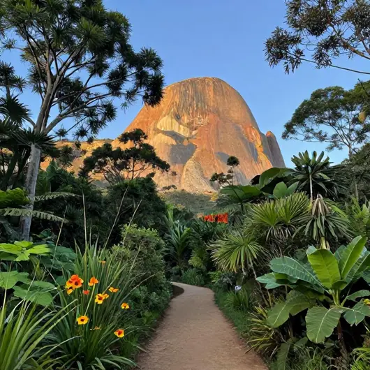 Explore a Trilha da Pedra Redonda Explore a Trilha da Pedra Redonda